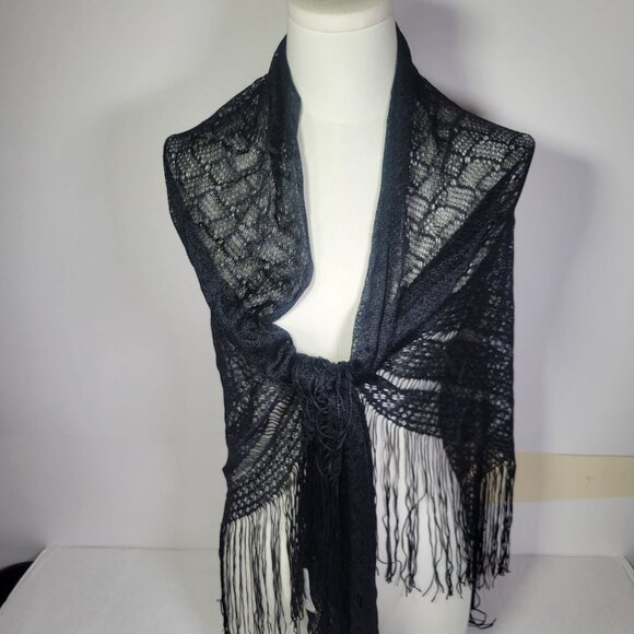 English Village Vintage Black Lace Shawl With Fringe - Picture 1 of 4